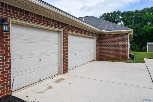 Building Photo - 115 Sage Willow Dr SW