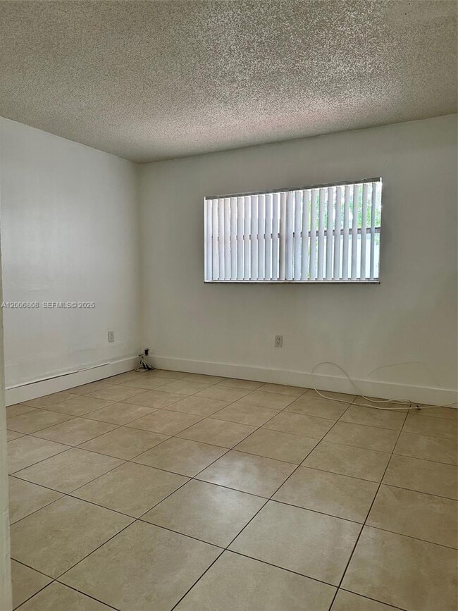 Building Photo - 9357 Fontainebleau Blvd