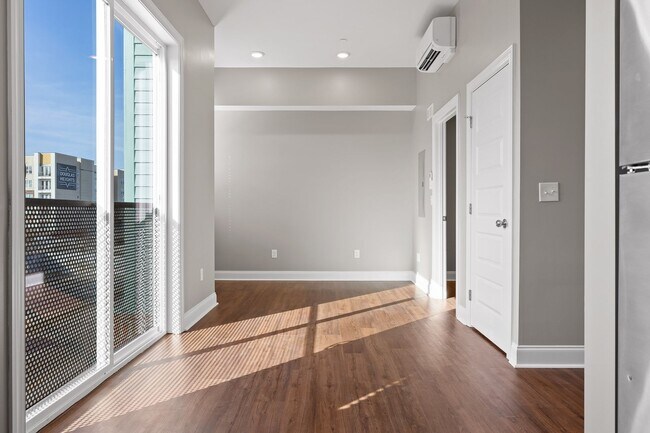 Building Photo - ONE MONTH FREE! 621 MLK *Income Restricted*
