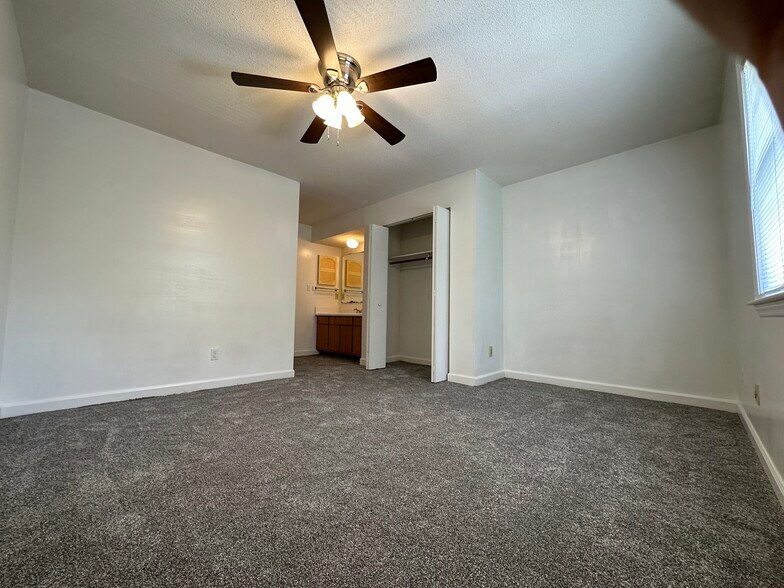 Building Photo - 2500 Avent Ferry Rd