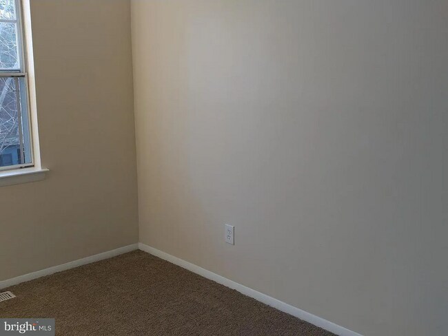 Building Photo - 3 Bedroom 1.5 Bathroom Townhouse in Edgewood, MD