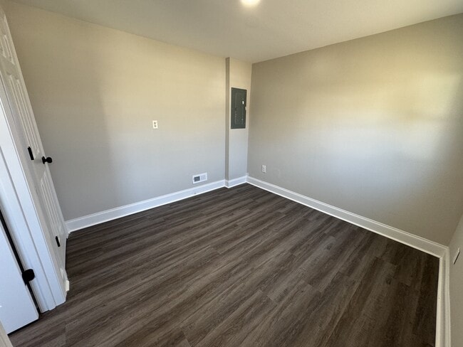 Building Photo - 122 N Vine St