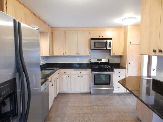 Building Photo - Seattle Northgate single family house 4 be...