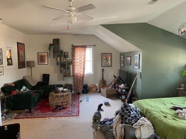 Building Photo - Spacious 3 bed/3 bath Home near Switchyard Park!