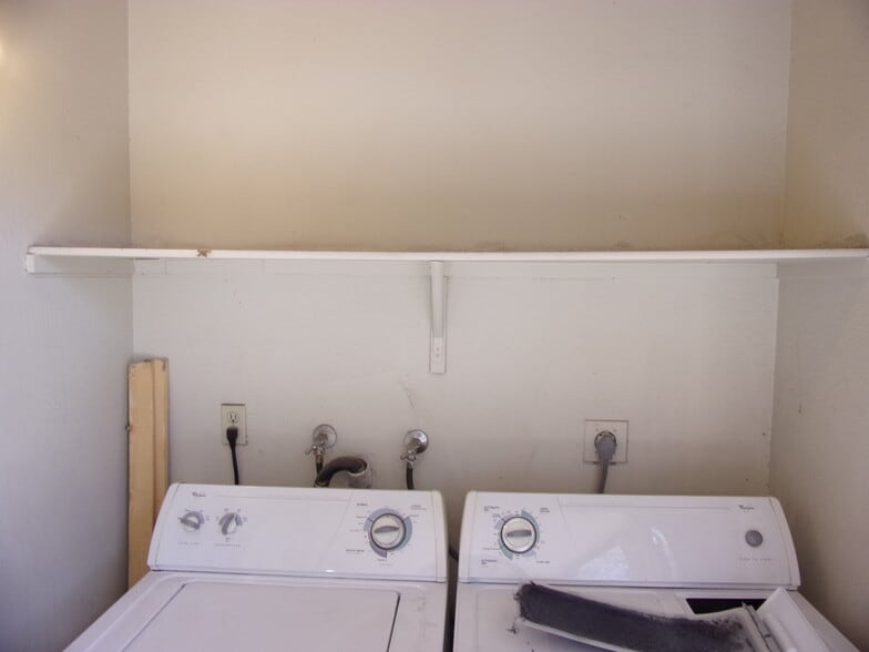 Building Photo - 4954 River Glen Dr