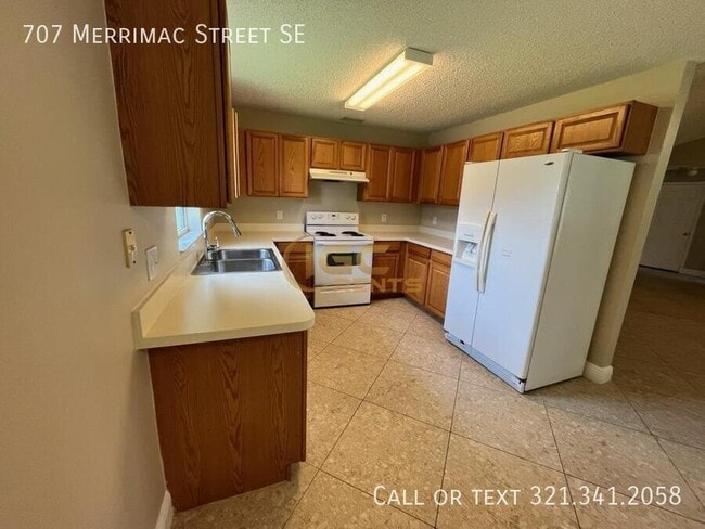Building Photo - 707 Merrimac St SE