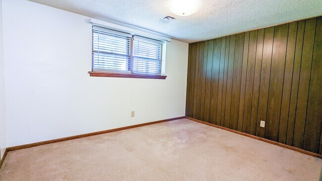 Building Photo - 1832 Ranser Rd