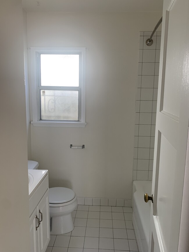 Bathroom - 7125 Kittyhawk Ave