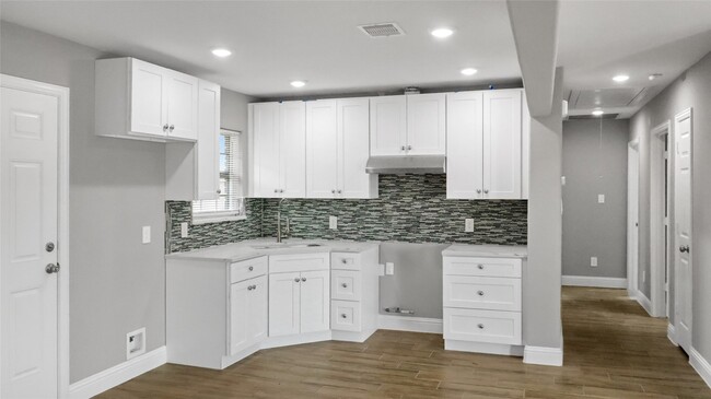 Building Photo - 5739 Turtle Creek Rd