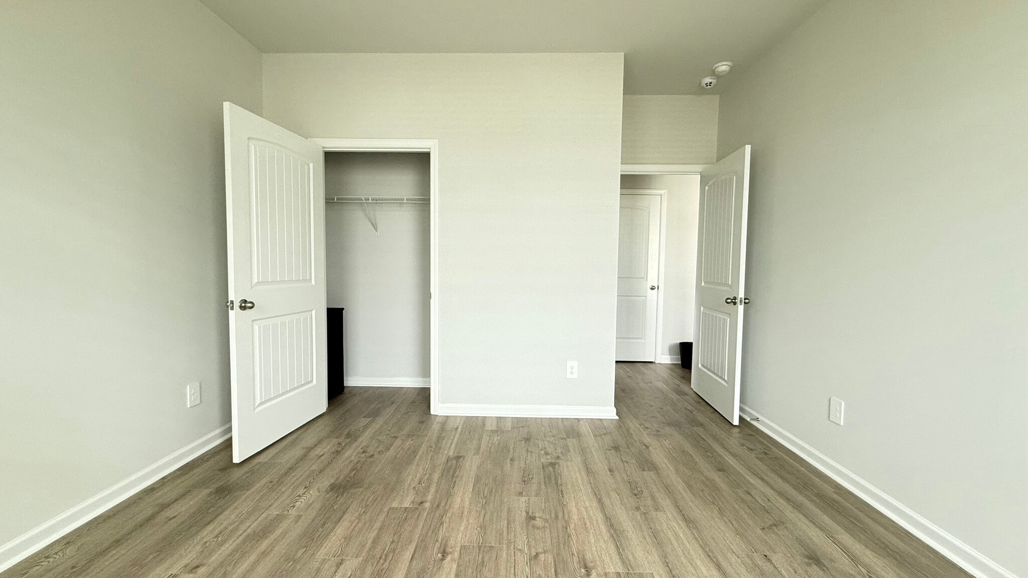 Building Photo - 2042 Live Oak Dr