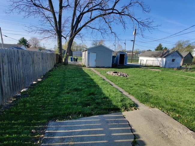 Building Photo - 421 Colescott St