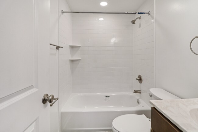 Building Photo - 303 Seaton Pl NE