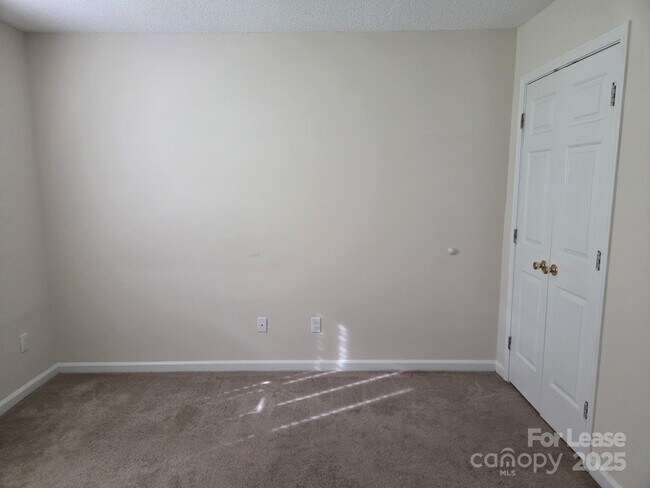 Building Photo - 437 Cedarcroft Dr