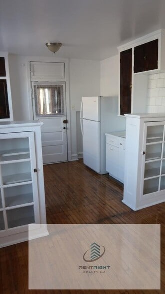 Building Photo - 4101 W Belmont Ave