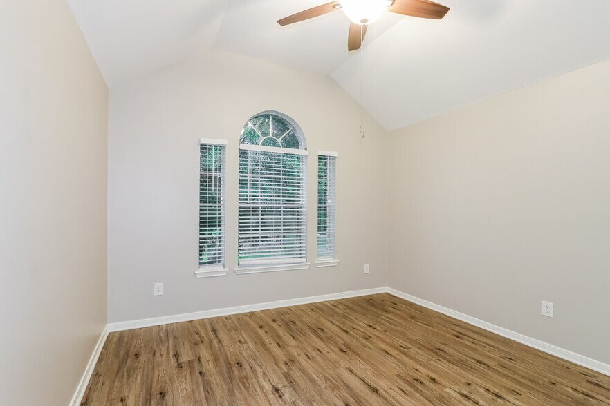 Building Photo - 22835 W Waterlake