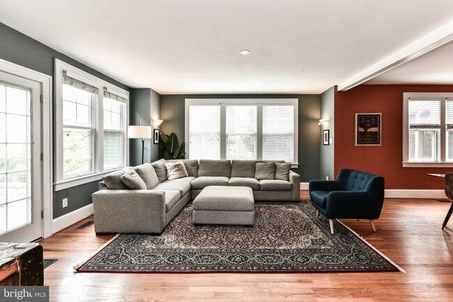 Building Photo - 904 Park Ave