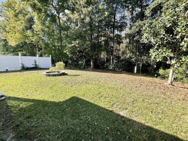 Building Photo - Four Bedroom Home Available in Edgefield!