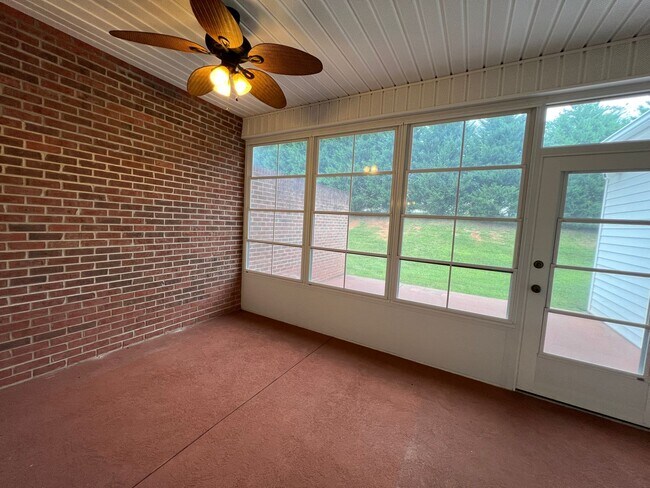 Building Photo - 1930 Scarlett Meadows Dr