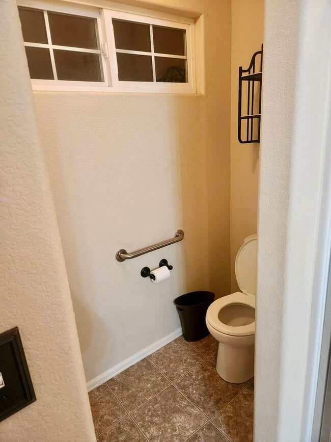 Building Photo - Gorgeous 3 bed/2.5 bath home with 3-CAR TANDEM GARAGE in Painted Sky