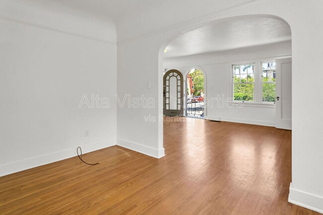 Building Photo - 301 Brookes Ave