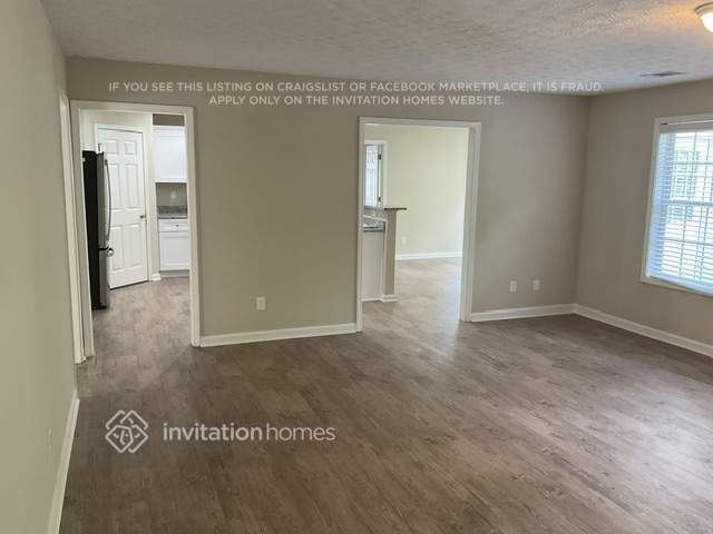 Building Photo - 6658 Point of Woods Dr