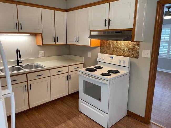Building Photo - 2 bed, 1 bath house located in Siler City!