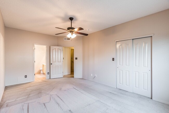 Building Photo - Gorgeous 4 bedroom 2.5 bath home in NorthEast El Paso!!