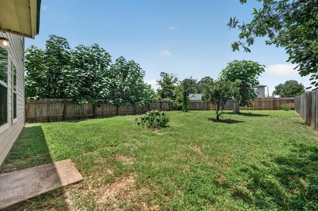 Building Photo - 2412 Kale Dr