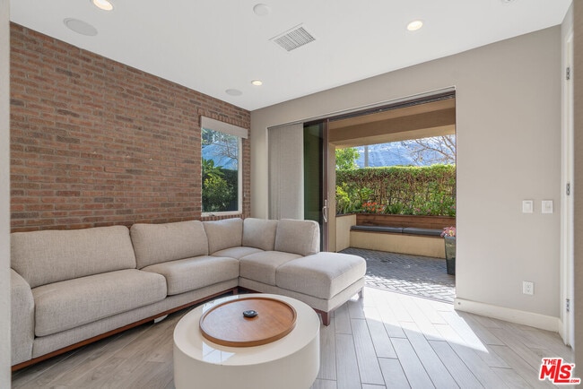 Building Photo - 12860 S Seaglass Cir