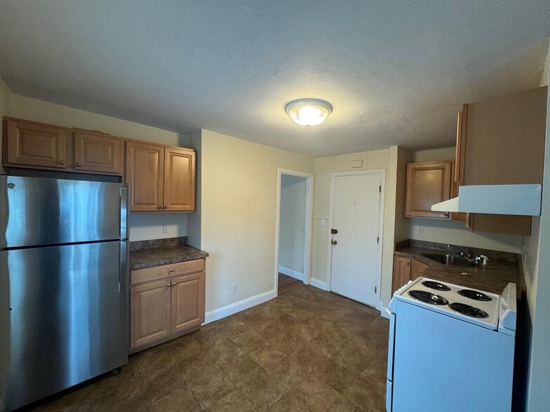 Building Photo - 213 Beacon St