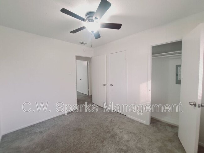 Building Photo - 852 Harvard Ln