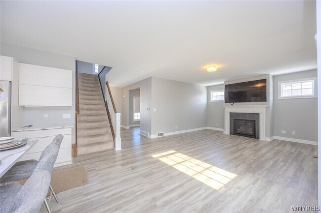 Building Photo - 46 Eagleview Dr