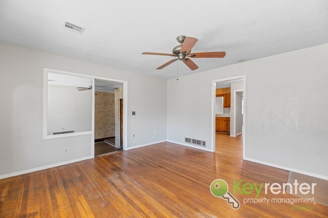 Building Photo - Beautifully Updated 3-Bedroom Home in Central Wichita!