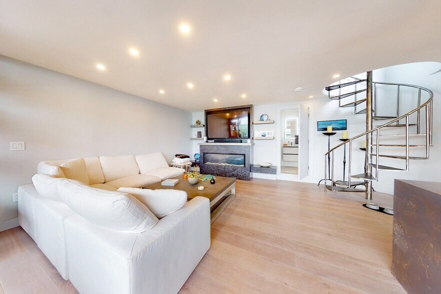 Building Photo - 265 Beacon St