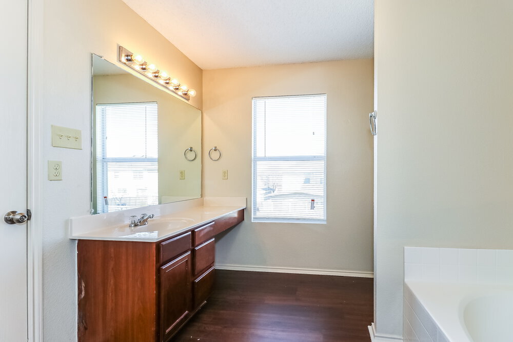 Building Photo - 300 Dakota Ridge Dr