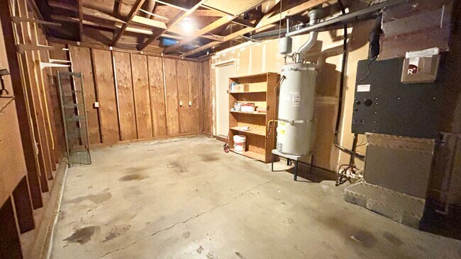 Building Photo - Now Offering Half Month Free! Charming 2BD...