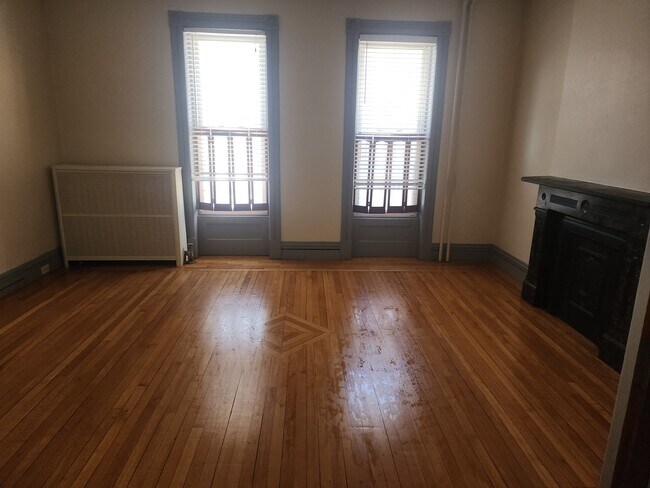 Building Photo - 3044 6th Ave