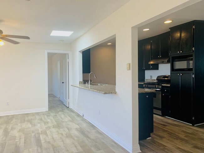 Building Photo - BEAUTIFUL 4 BEDROOM, 2 BATH SINGLE STORY HOME