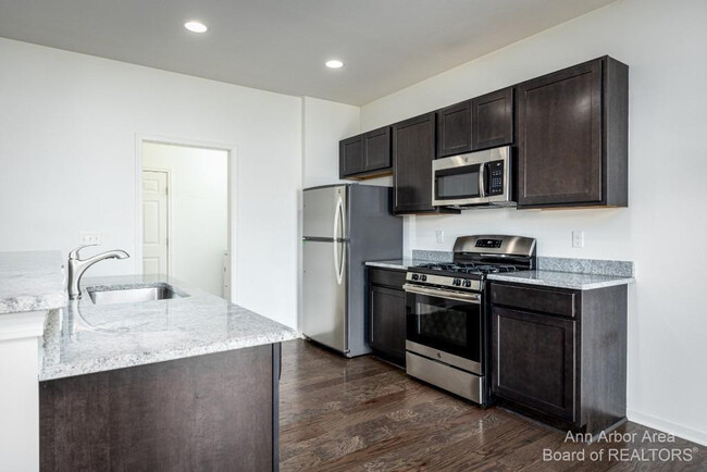Building Photo - 8389 Ardmoor Dr