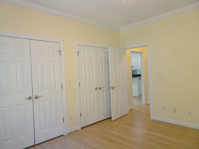 Building Photo - 4 Bedroom 3.5 bathroom Rental Home in Ford...