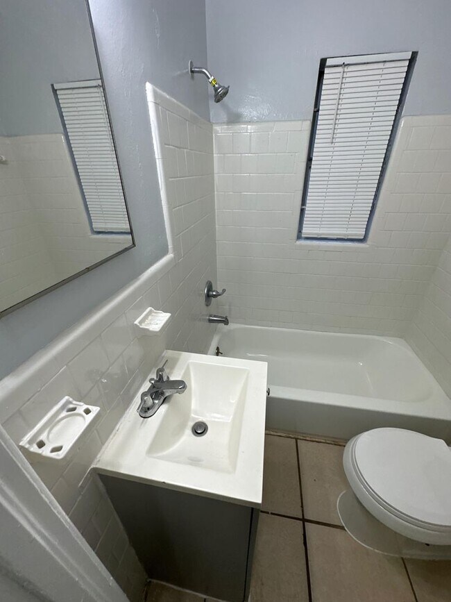 Building Photo - 2845/2847 W 6th St.