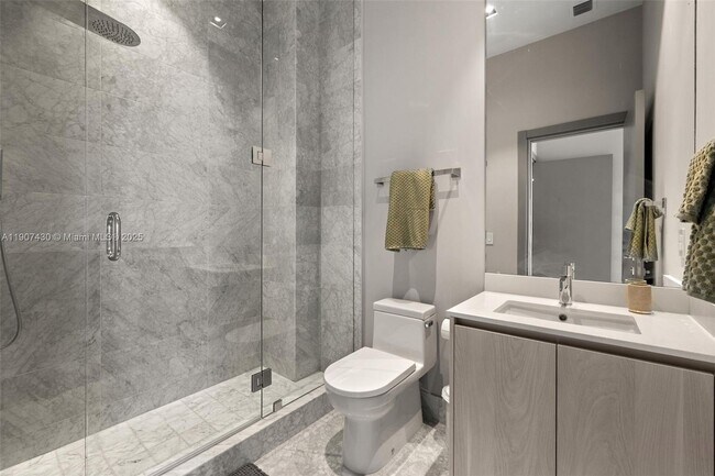 Building Photo - 480 NE 31st St