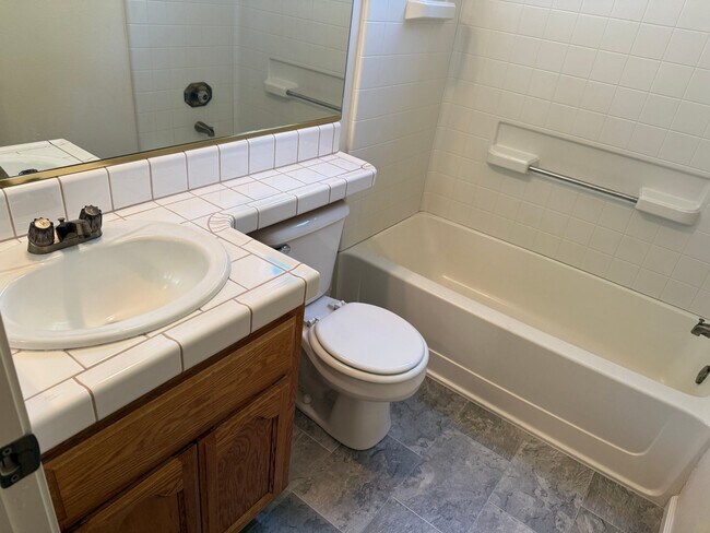 Building Photo - 1296 Woodhaven Ln