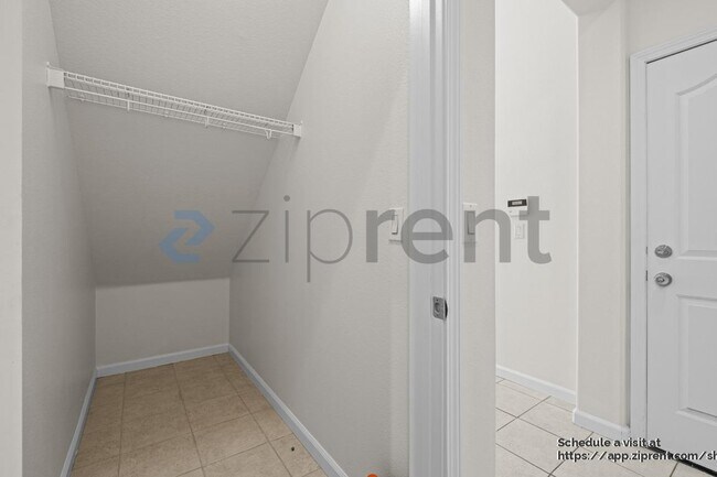 Building Photo - 155 E Heritage Dr