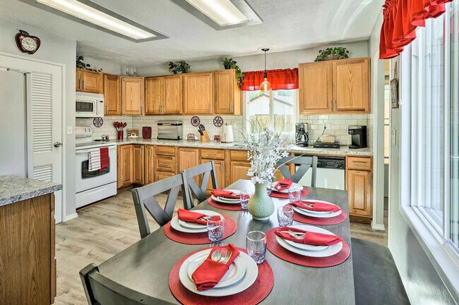 Building Photo - 1217 Falcon Ave