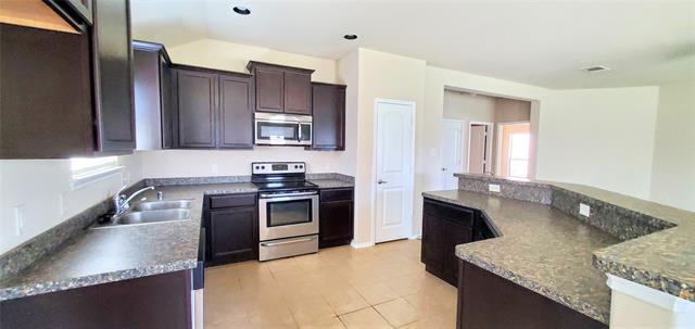 Building Photo - 925 Westfield Dr