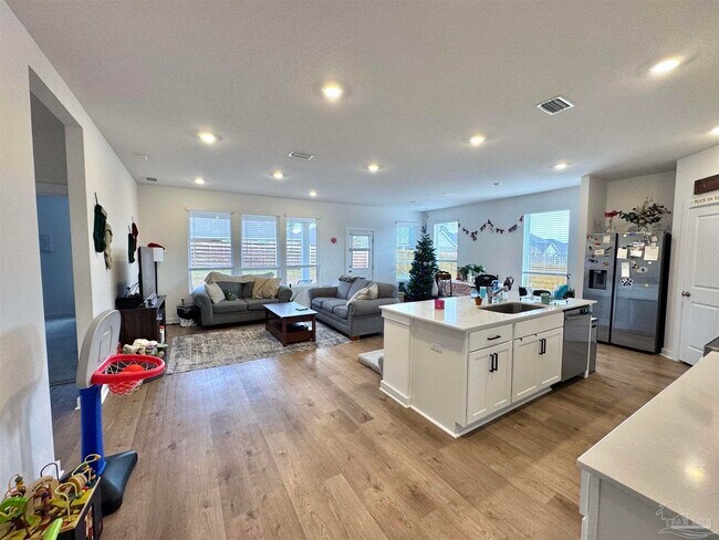 Building Photo - 6330 Buckthorn Cir