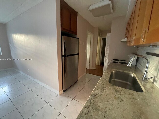 Building Photo - 3211 SW 44th St
