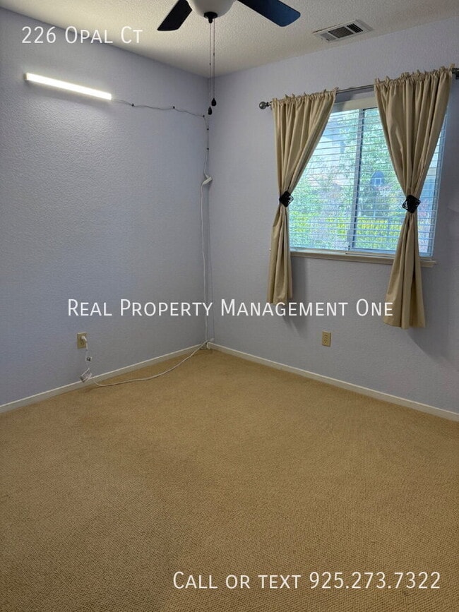 Building Photo - 226 Opal Ct
