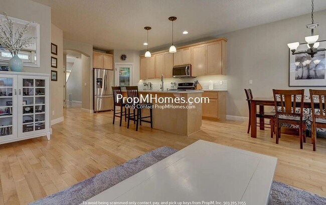 Building Photo - Luxury Four Bedroom Home in King City!